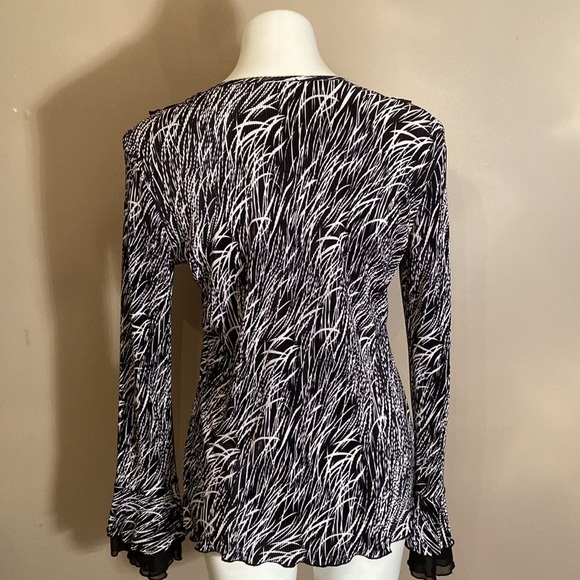 Dressbarn Black And White Ruffle Crepe Long Bell Sleeve Blouse Y2K Going Out Top - Picture 2 of 5